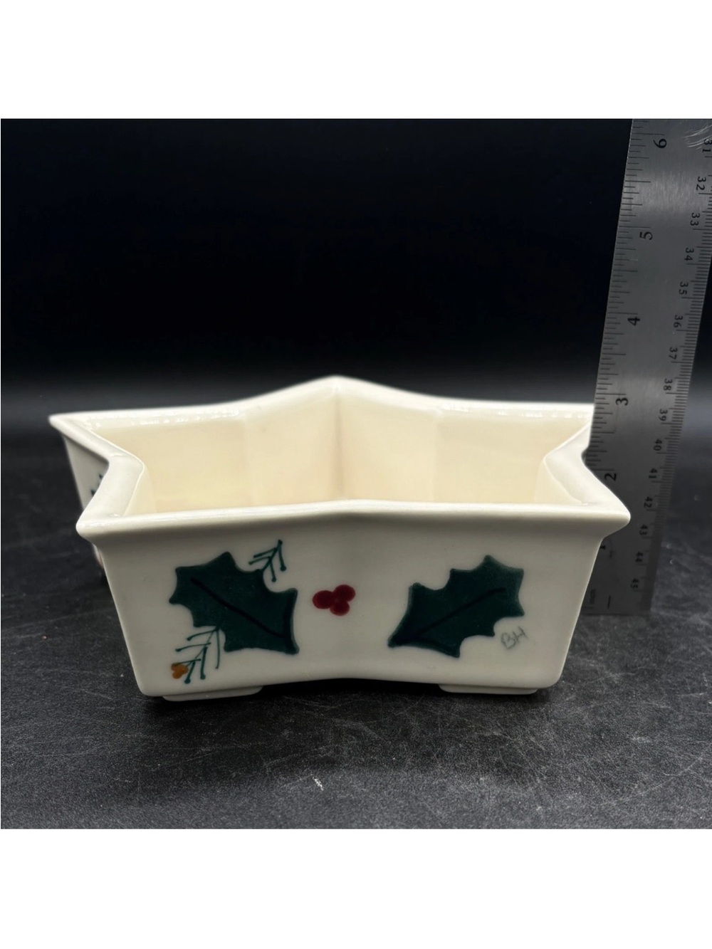Hartstone Gingerbread Men & Holly Berry Serving Bowl - Measurements in Pics